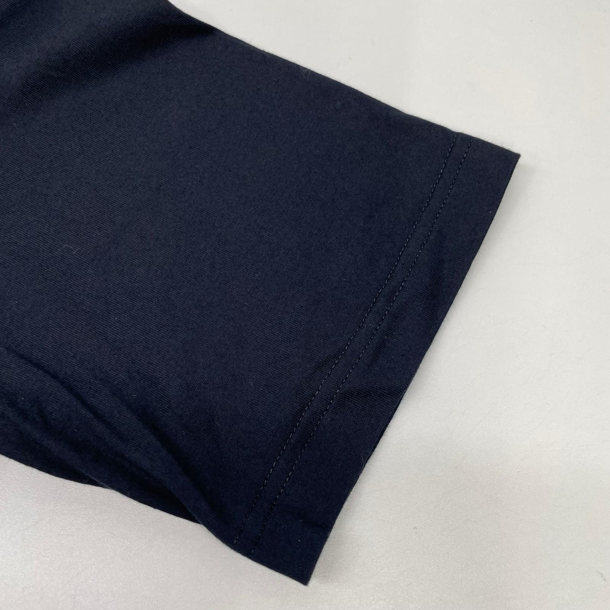 HERMES エルメス 24SS ネイビー エトリエ・アン・フラグモン Tシャツ トップス