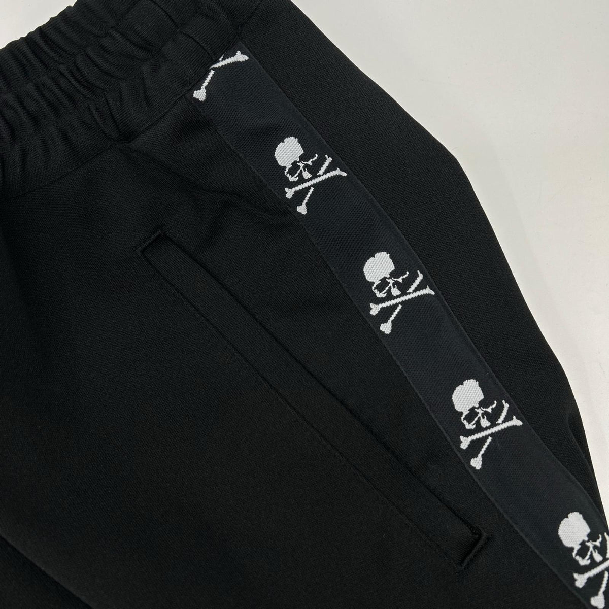 mastermind マスターマインド MJ22E09-PA048 ブラック スカルテープ トラックパンツ ボトムス