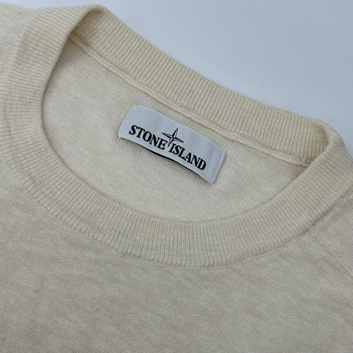 STONE ISLAND ストーンアイランド 7115576D1 アイボリー ロゴパッチ プルオーバー ニットセーター トップス