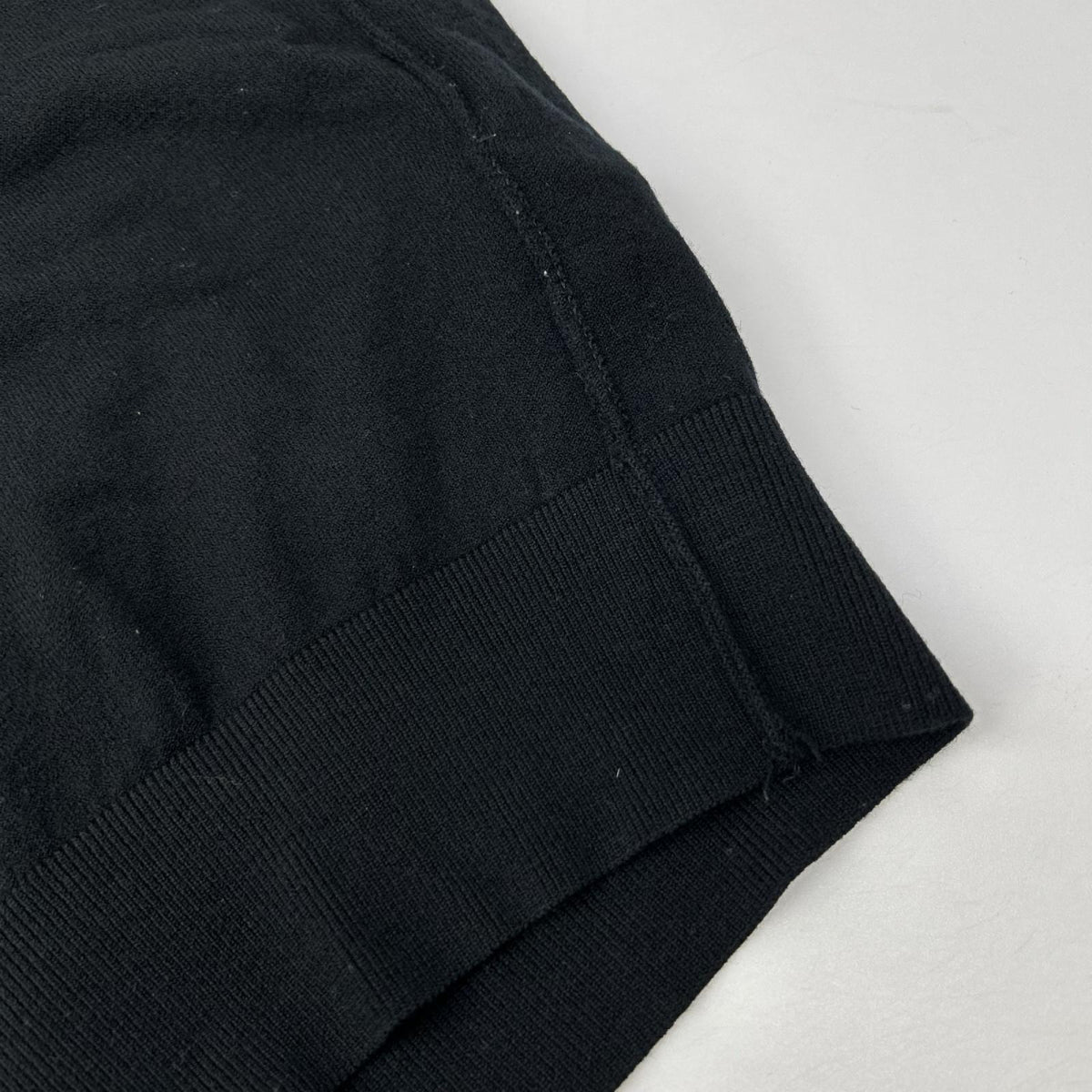 STONE ISLAND ストーンアイランド 7315511A1 ブラック クルーネック ウールニットセーター トップス