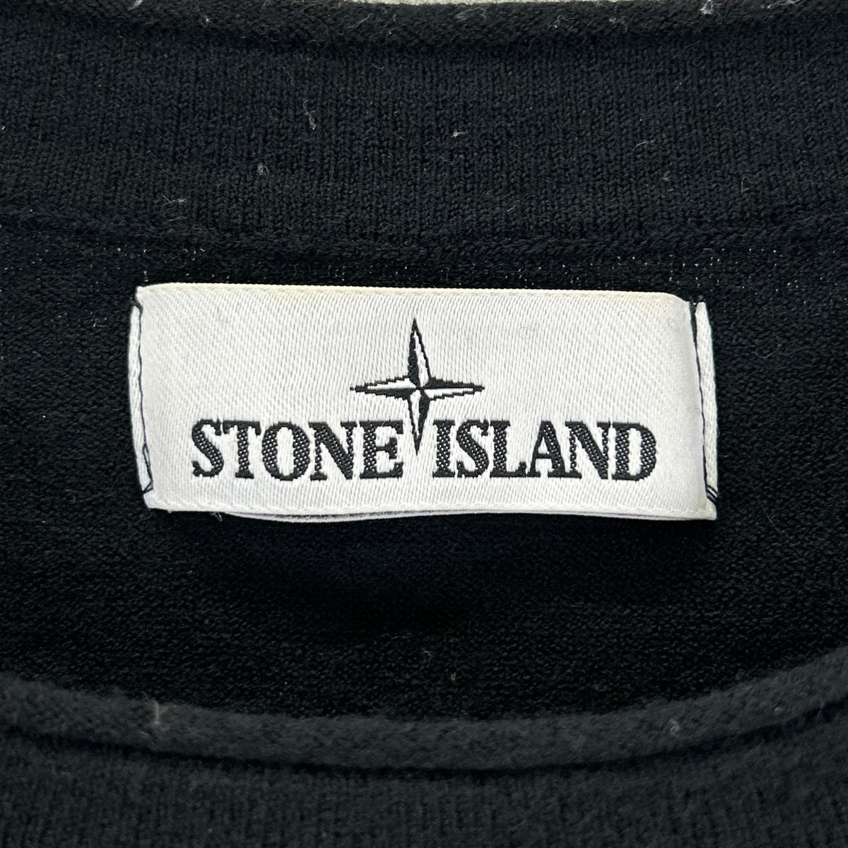 STONE ISLAND ストーンアイランド 7315511A1 ブラック クルーネック ウールニットセーター トップス