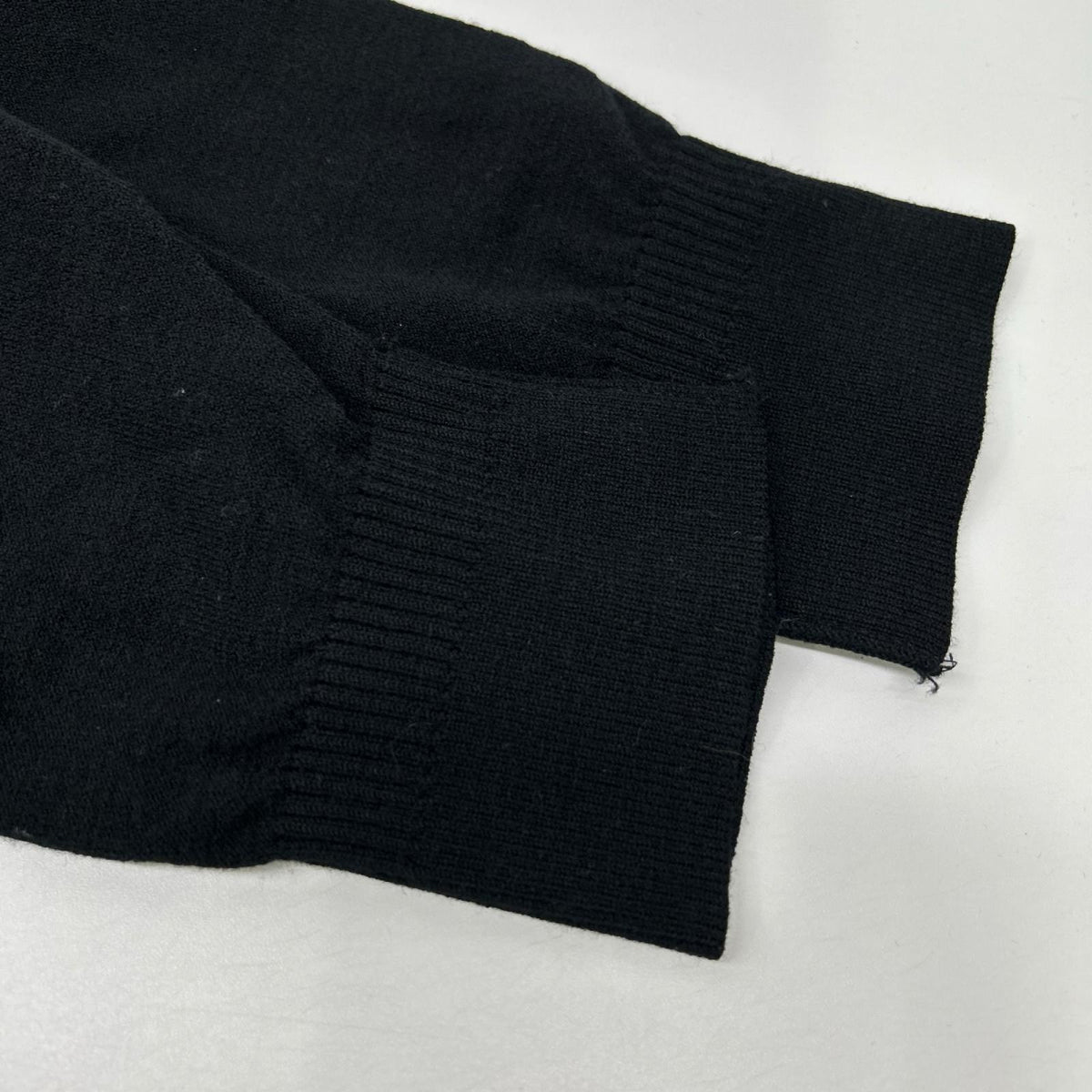 STONE ISLAND ストーンアイランド 7315511A1 ブラック クルーネック ウールニットセーター トップス