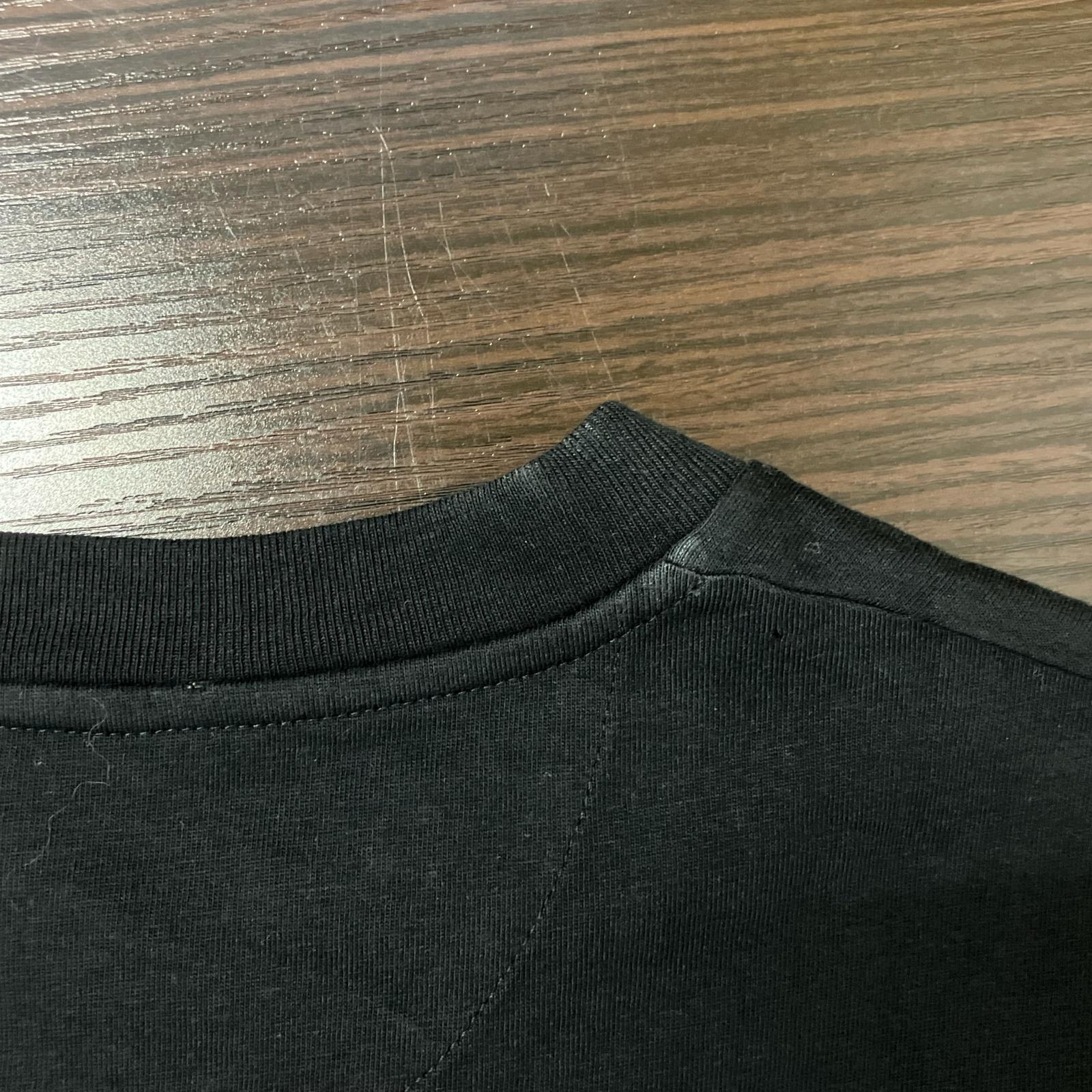 VALENTINO ヴァレンティノ PV3MG10Z3LF ブラック ロゴワッペン クルーネックTシャツ トップス