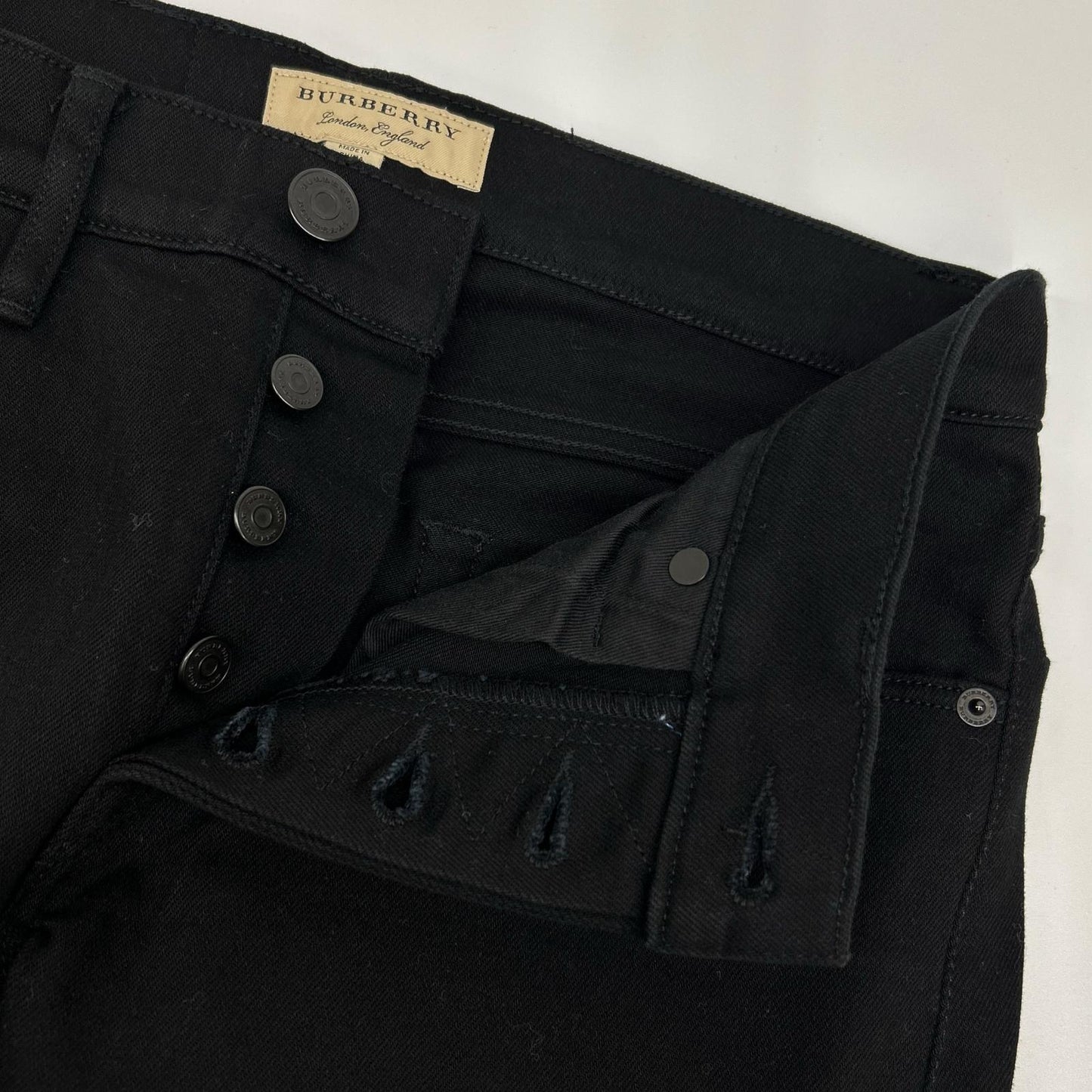 BURBERRY バーバリー 4003464 ストレート ブラックデニム ボトムス
