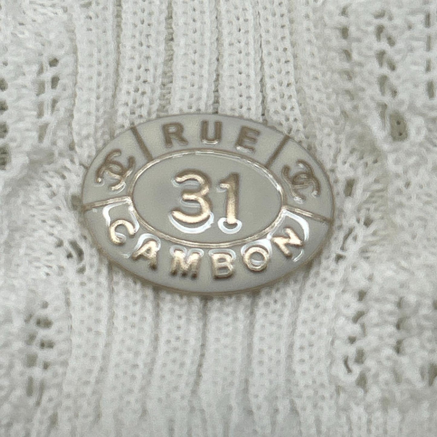 CHANEL シャネル P60678 K46368 ホワイト カンボンメダル サマーニットキャミ トップス