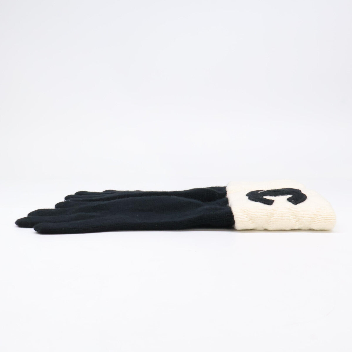 CHANEL [Excellent Condition] Coco Mark Cashmere Knit Gloves
