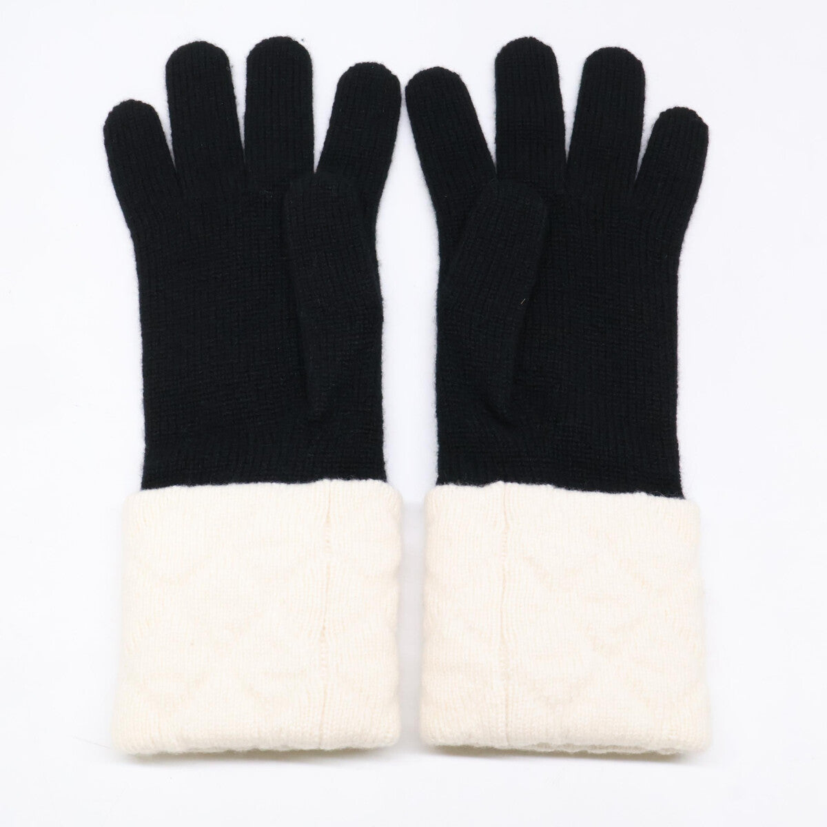 CHANEL [Excellent Condition] Coco Mark Cashmere Knit Gloves