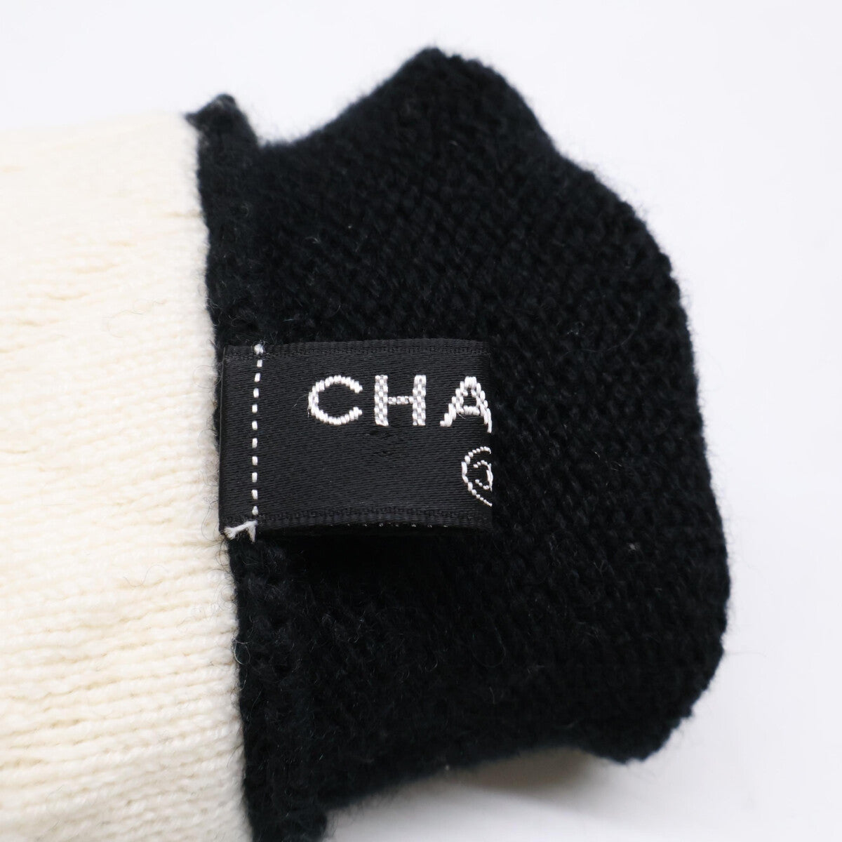 CHANEL [Excellent Condition] Coco Mark Cashmere Knit Gloves