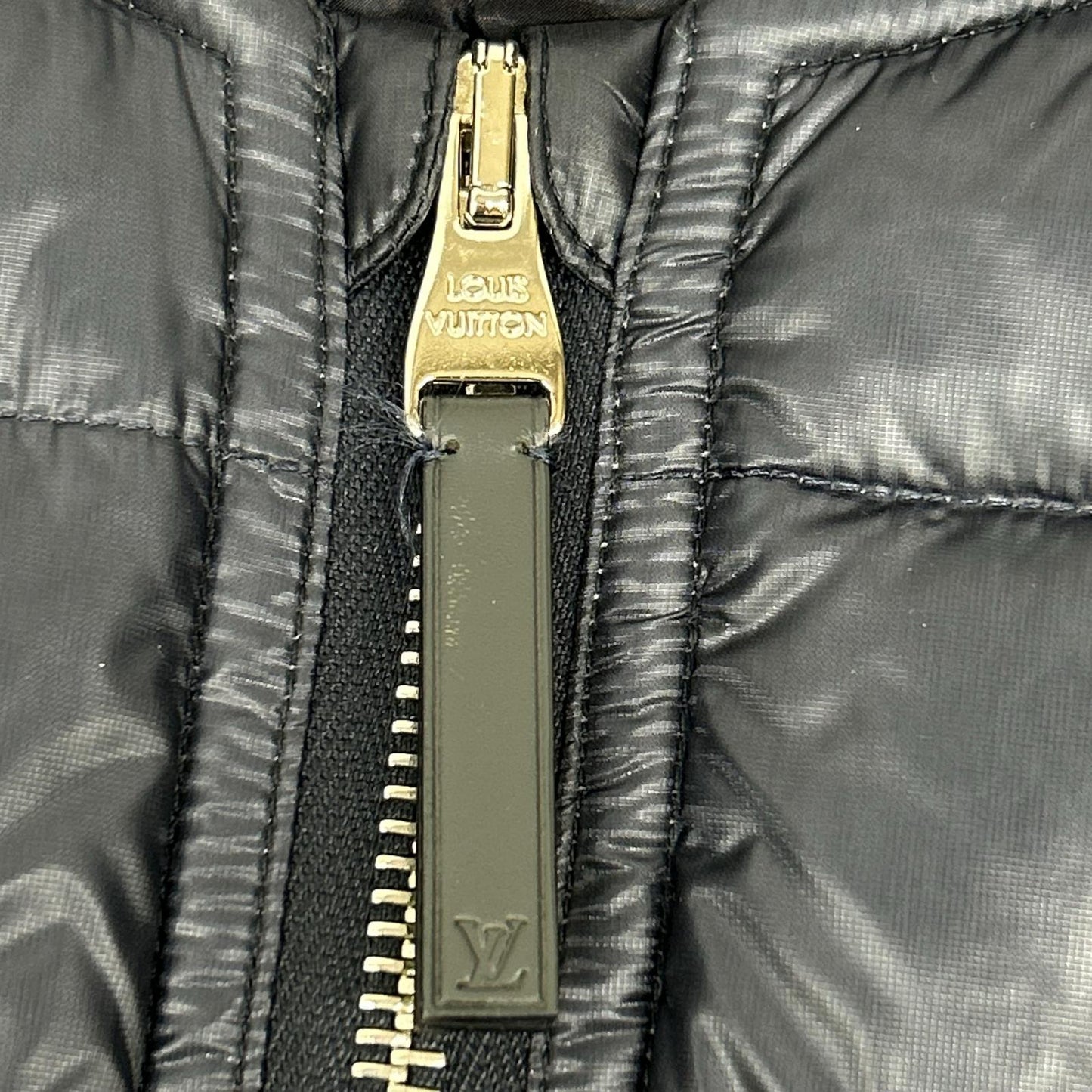LOUIS VUITTON ルイヴィトン H9B44W ネイビー キルティング ジップアップ ロゴパッチ ダウンジャケット ジャケット
