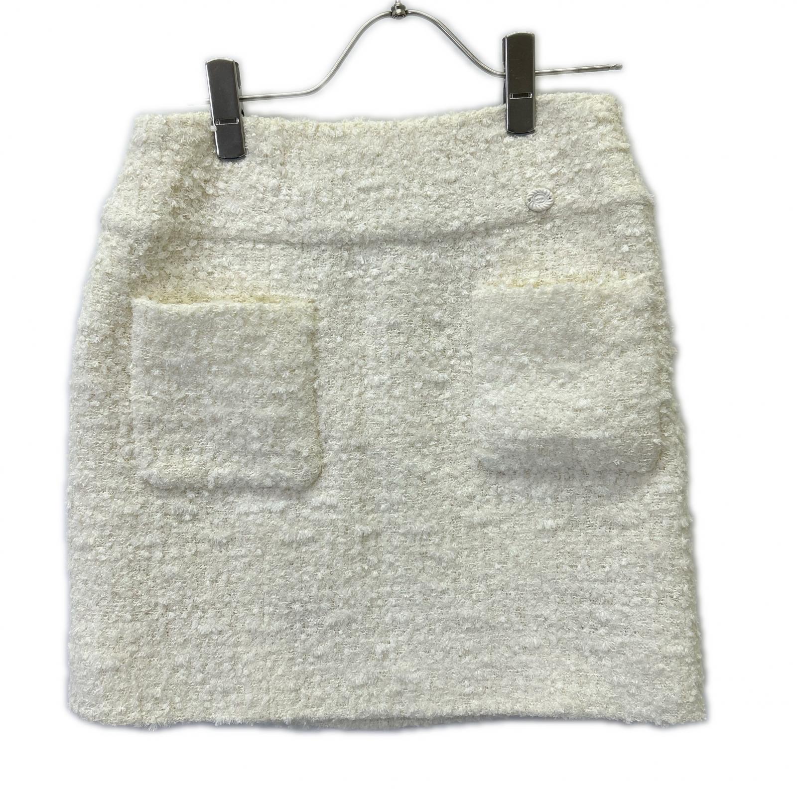 CHANEL P60353V45799 Tweed Front Pocket Skirt