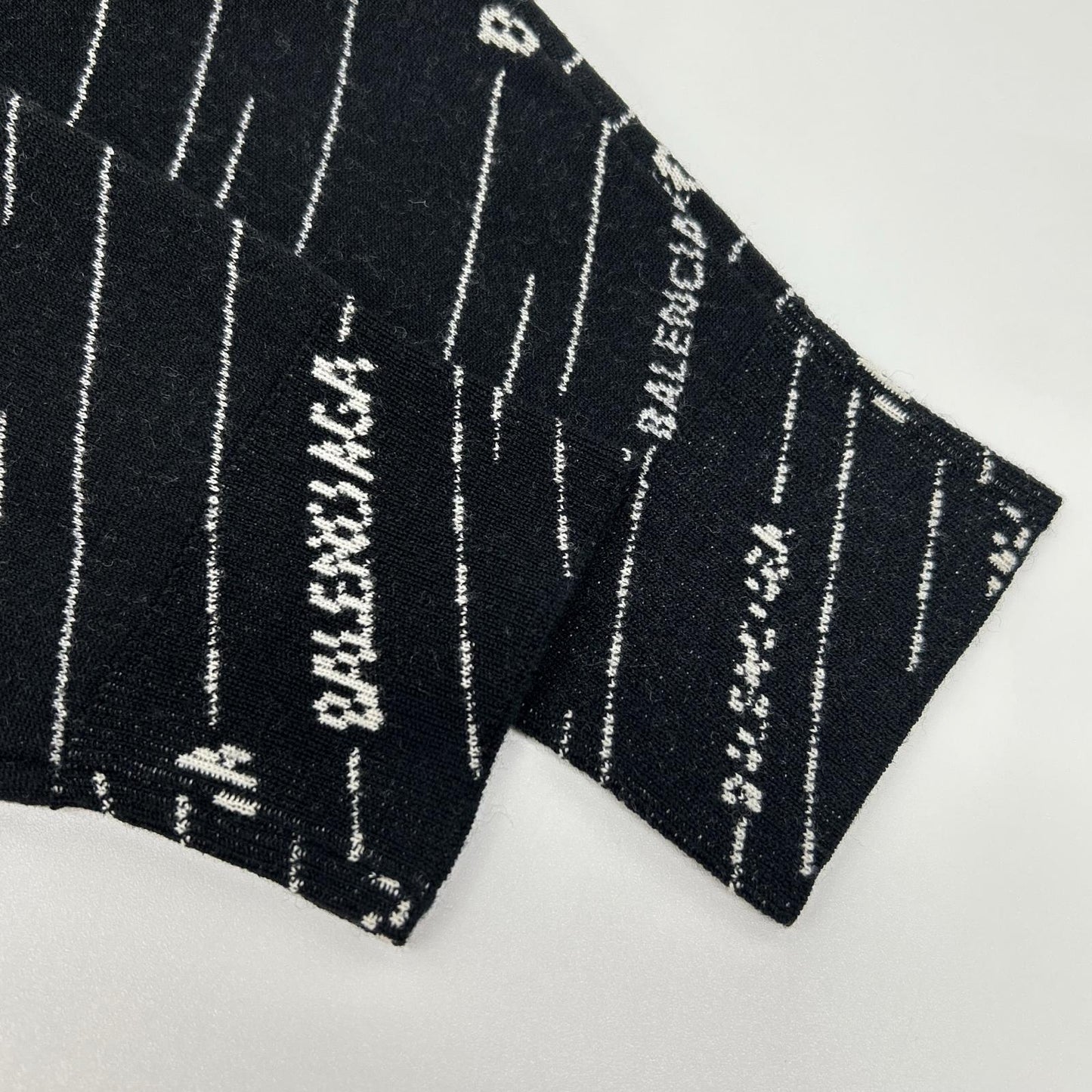 BALENCIAGA 559078 T1524 Black Logo Knit Pullover Top