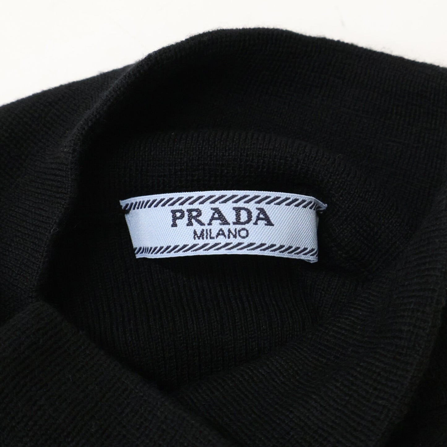 PRADA プラダ 【国内正規/25年製】P26567 トライアングルロゴプレート付 ハイネック ニットセーター トップス