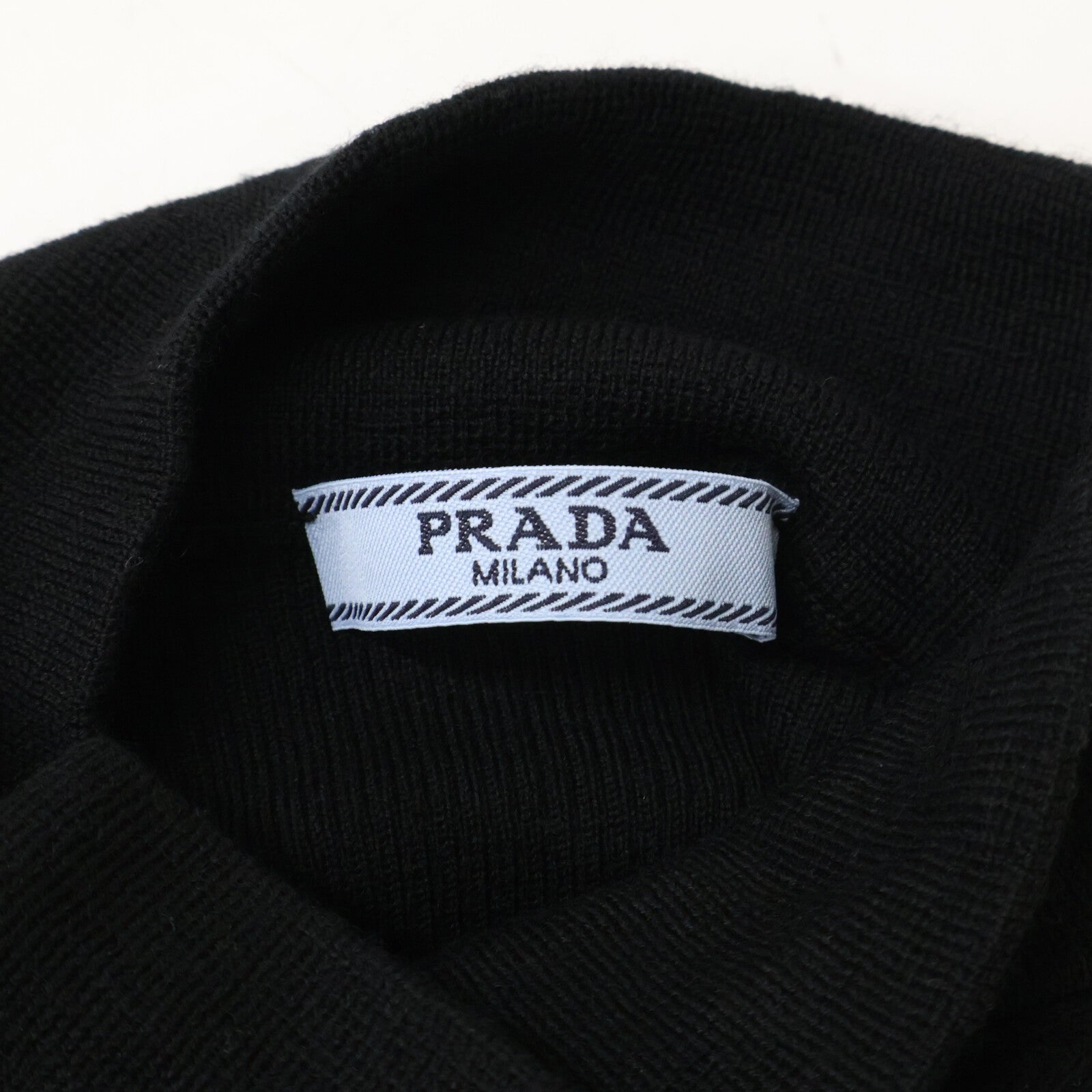 PRADA プラダ 【国内正規/25年製】P26567 トライアングルロゴプレート付 ハイネック ニットセーター トップス