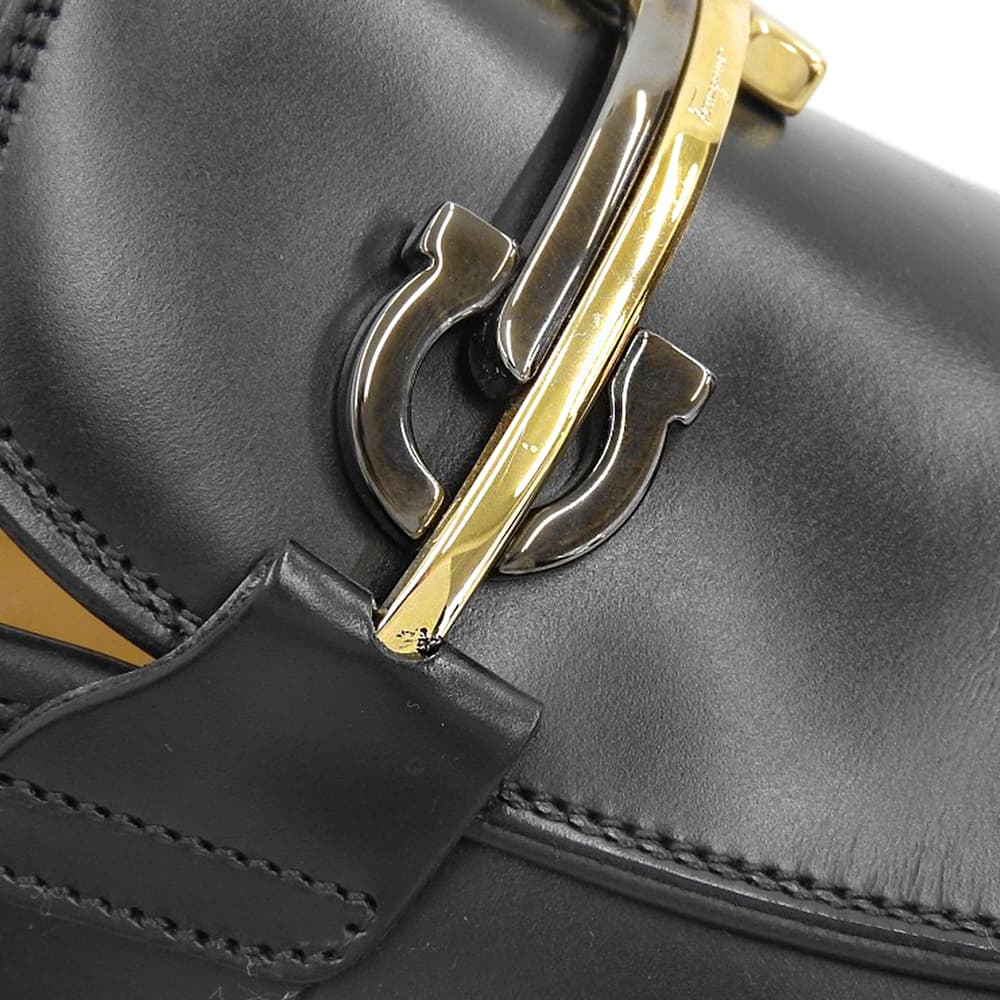 Salvatore Ferragamo サルヴァトーレフェラガモ ガンチーニ ローファー ゴールド×ブラックコンビ金具 シューズ メンズ ブラック 8 シューズ
