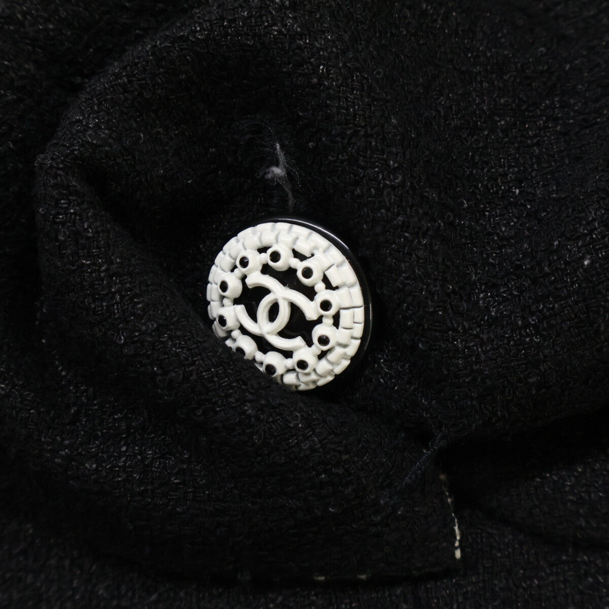 CHANEL Chanel [Excellent condition/Domestic authentic] 09P P35514W04308 tweed jacket with CC-logo buttons and linen blend jacket