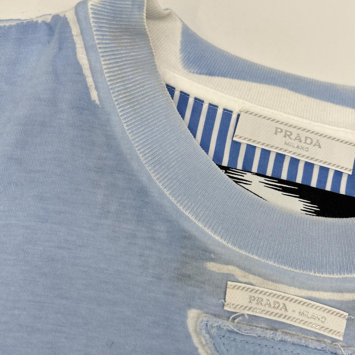 PRADA プラダ UJB489 トライアングルロゴ アメリカンコミックプリント ブルー Tシャツ トップス