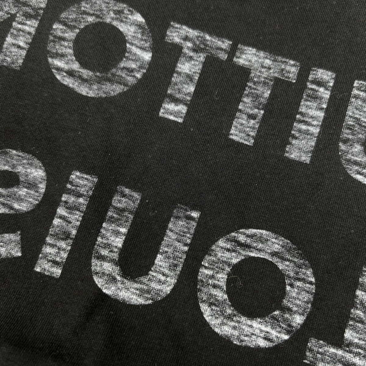 LOUIS VUITTON [Domestic authorized/2023 model] RW232W TXP FJTS18 chain reverse-logo print T-shirt tops