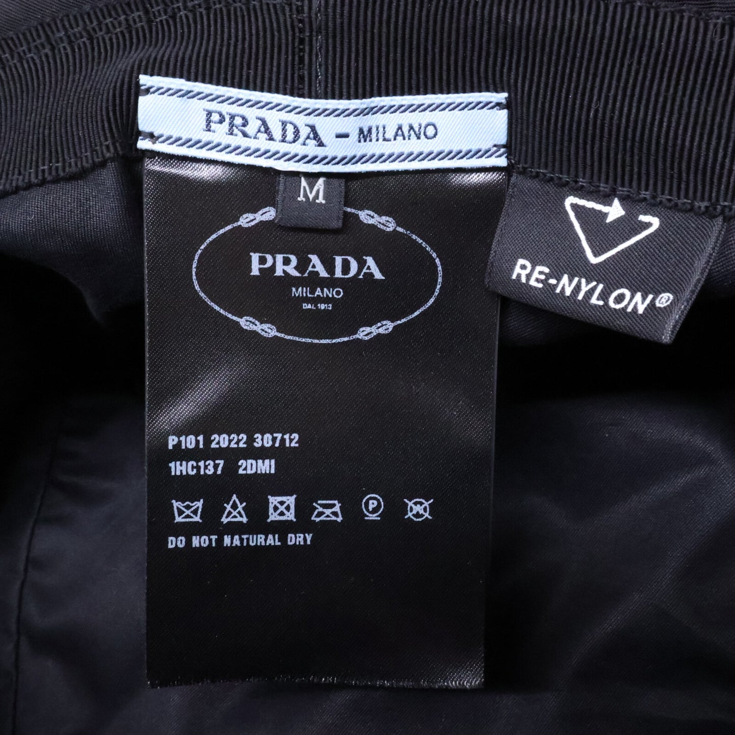PRADA プラダ 【即決/国内正規】22年製 1HC137 2DMI Re-Nylon トライアングルロゴ ナイロン バケットハット 帽子