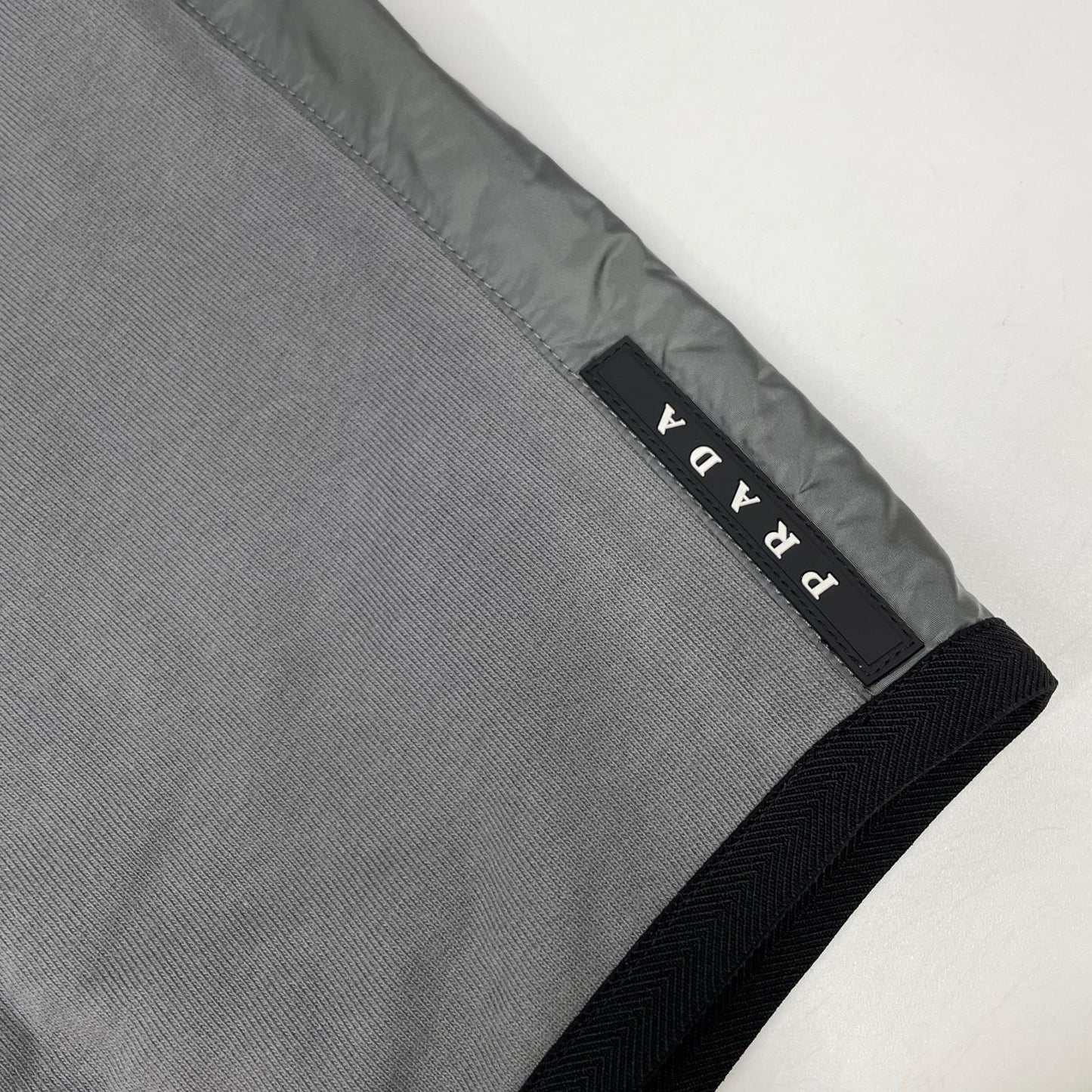 PRADA プラダ SJC568 グレー ラバーロゴ ハイブリッド ジップパーカ ジャケット