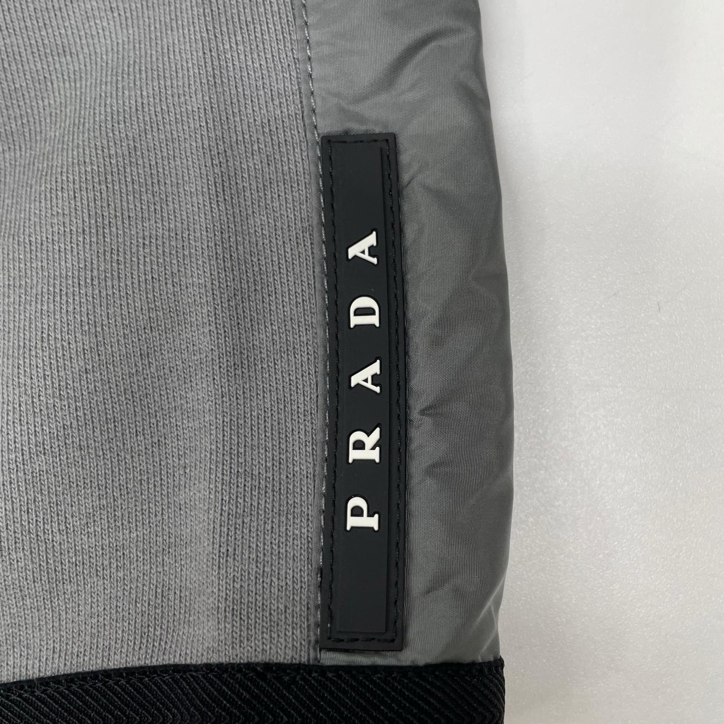 PRADA プラダ SJC568 グレー ラバーロゴ ハイブリッド ジップパーカ ジャケット