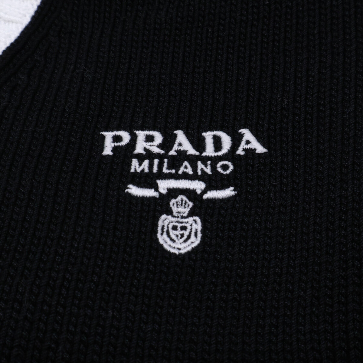 PRADA プラダ 【美品/国内正規/23年製】P25I04 ロゴ刺繍 クロップド カーディガン トップス