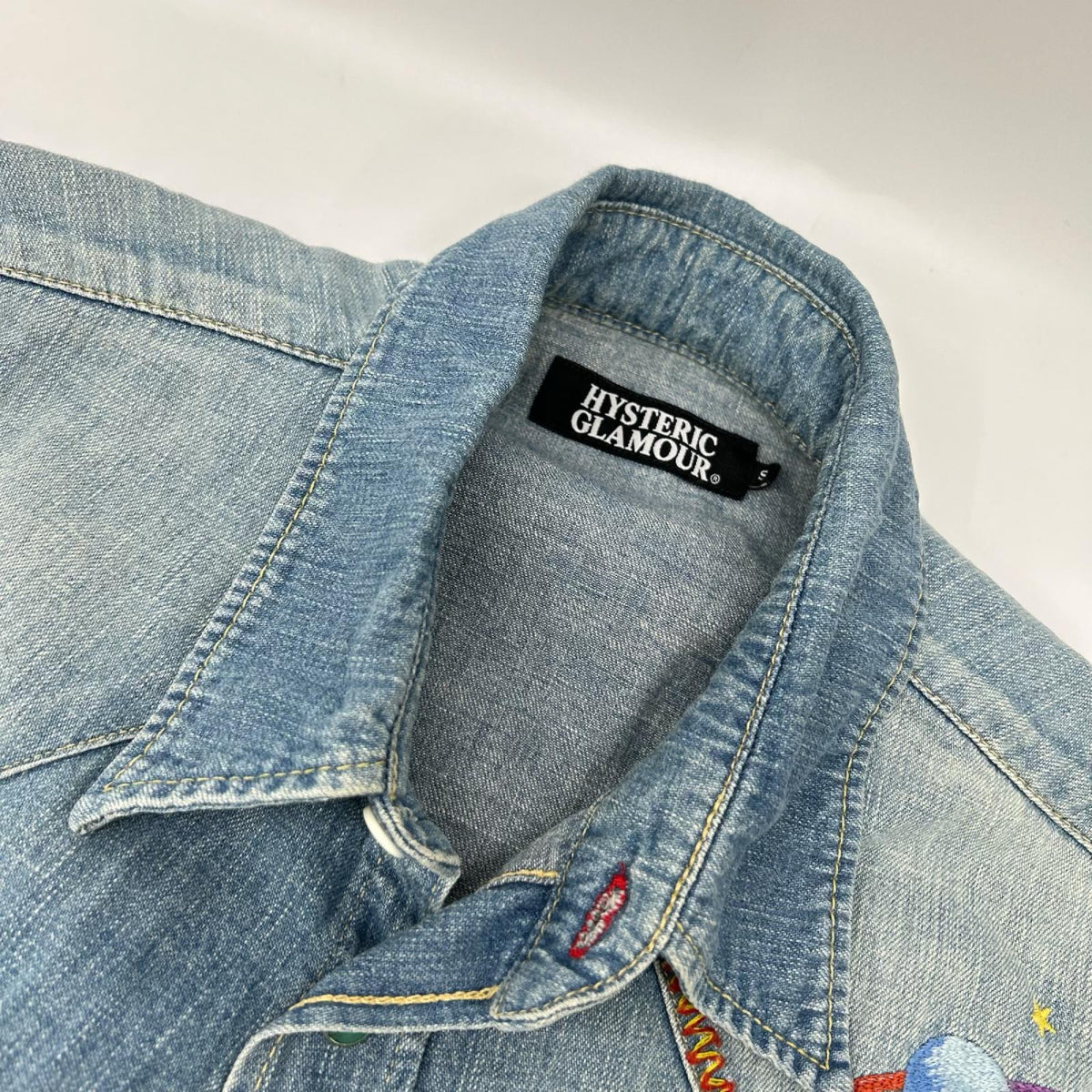 HYSTERIC GLAMOUR Hysteric Glamour 0213AH06 Vintage-Finished Embroidered Western Denim Shirt Top