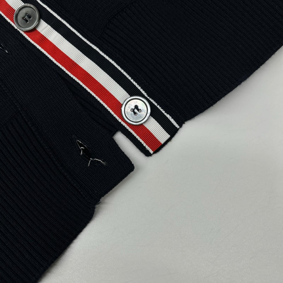 THOM BROWNE トムブラウン 22AW FKC469-Y3007 ネイビー×ブルー RWB シャツ ドッキングロングカーディガン トップス