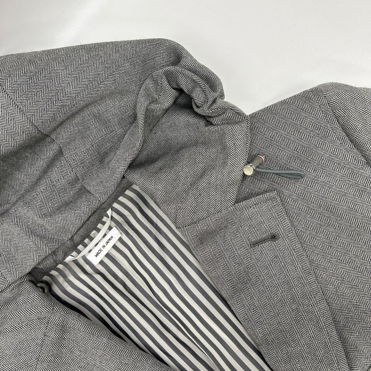 THOM BROWNE トムブラウン MJC259AW8646 グレー シングル フード付き テーラードジャケット ジャケット