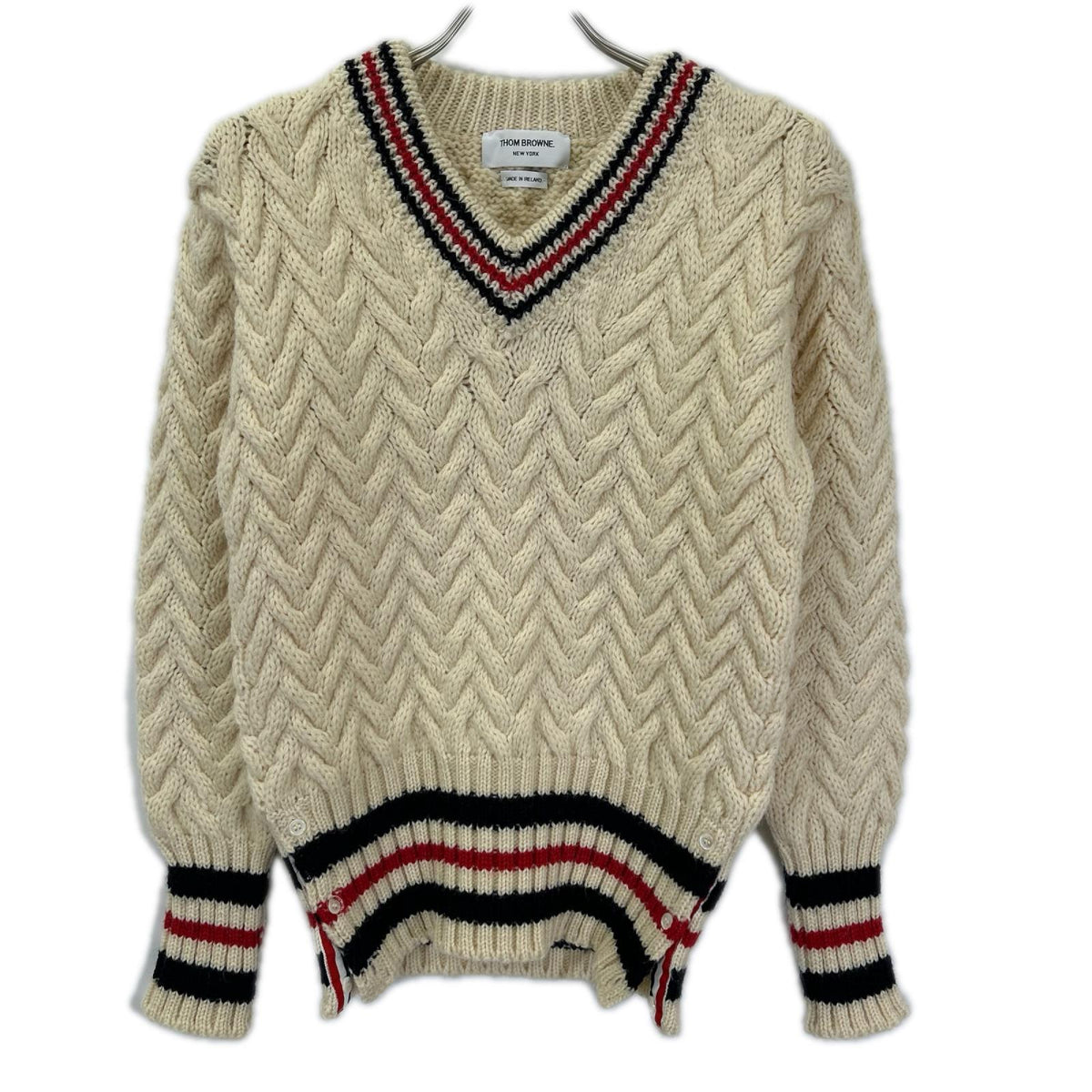 THOM BROWNE トムブラウン MKA066A-02447100 アイボリー ローゲージ ケーブル編み Vネック ストライプ ニット トップス