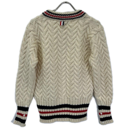 THOM BROWNE トムブラウン MKA066A-02447100 アイボリー ローゲージ ケーブル編み Vネック ストライプ ニット トップス