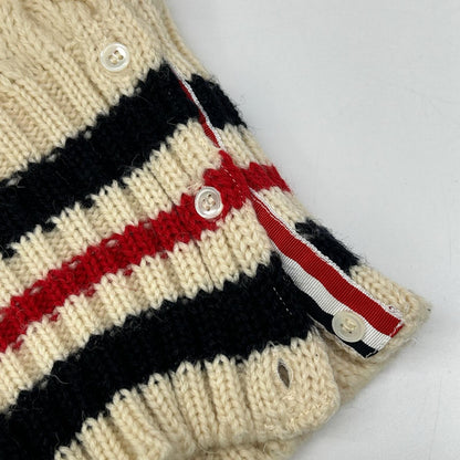 THOM BROWNE トムブラウン MKA066A-02447100 アイボリー ローゲージ ケーブル編み Vネック ストライプ ニット トップス