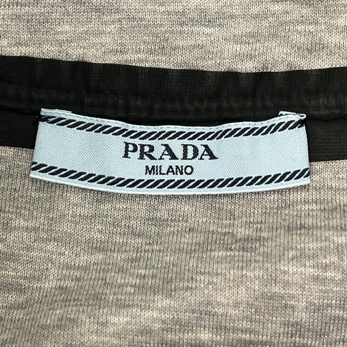 PRADA プラダ 17年製 グレー×ブラック ロートネック ショート丈 トレーナー トップス