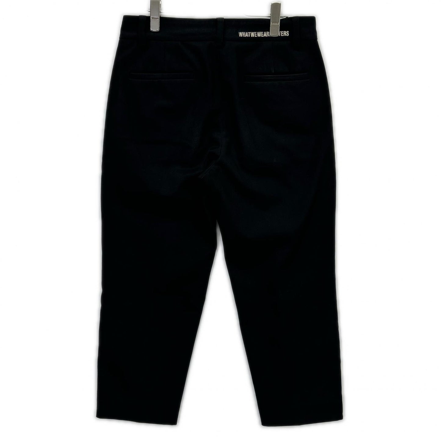 Black keyring-equipped chino pants, bottoms excluded