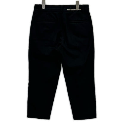Black keyring-equipped chino pants, bottoms excluded