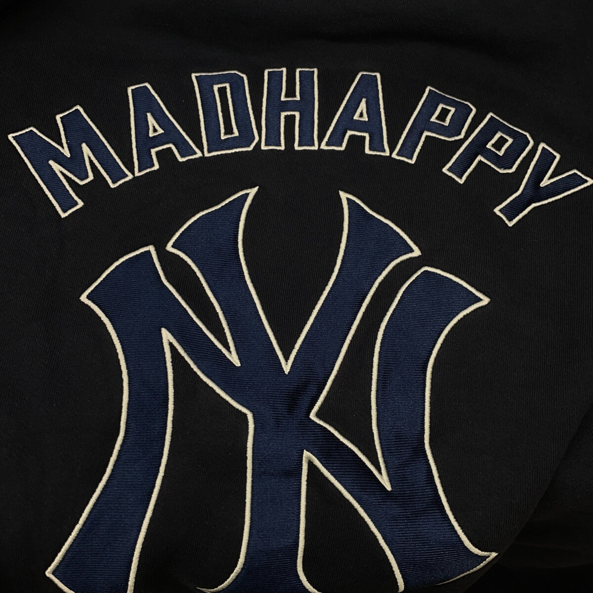 madhappy マッドハッピー ×New York Yankees ネイビー UK0116047 アーチロゴ フーディ M madhappy マッドハッピー ×New York Yankees ネイビー UK0116047