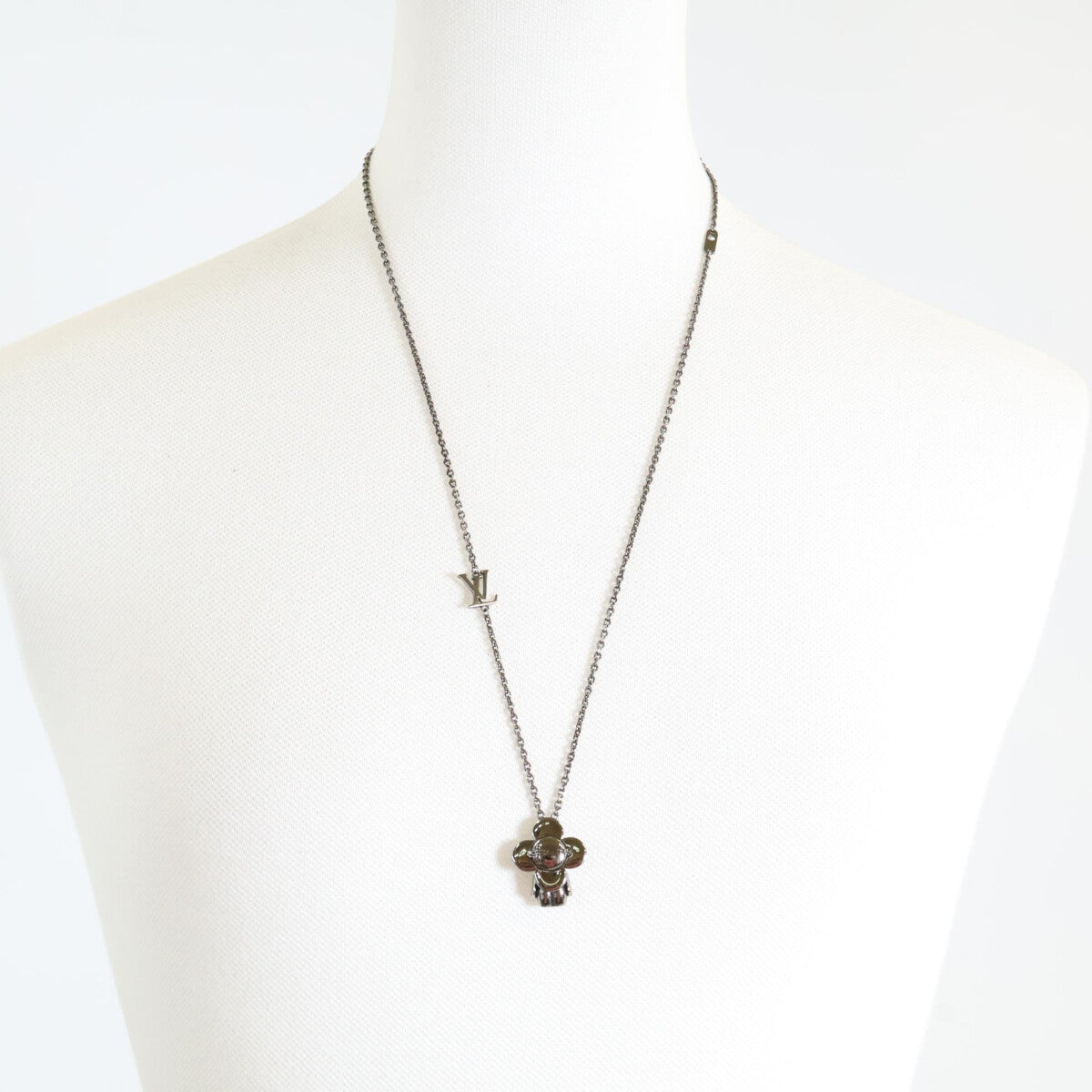 LOUIS VUITTON Louis Vuitton [Beautiful condition] M00831 Vivienne Necklace
