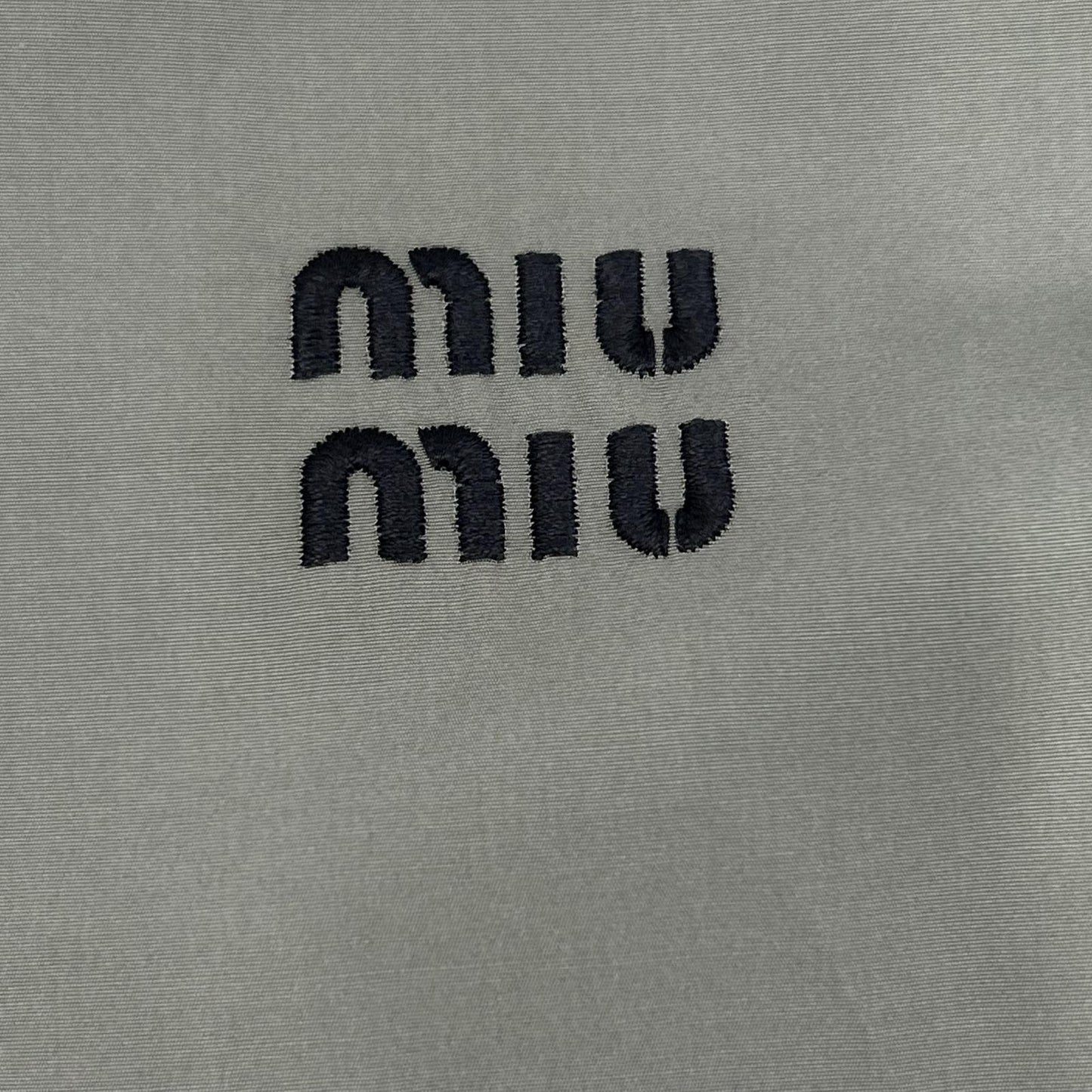 MIUMIU 缪缪 卡其色 22年款 MK1754 棉府绸方领衬衫 上衣