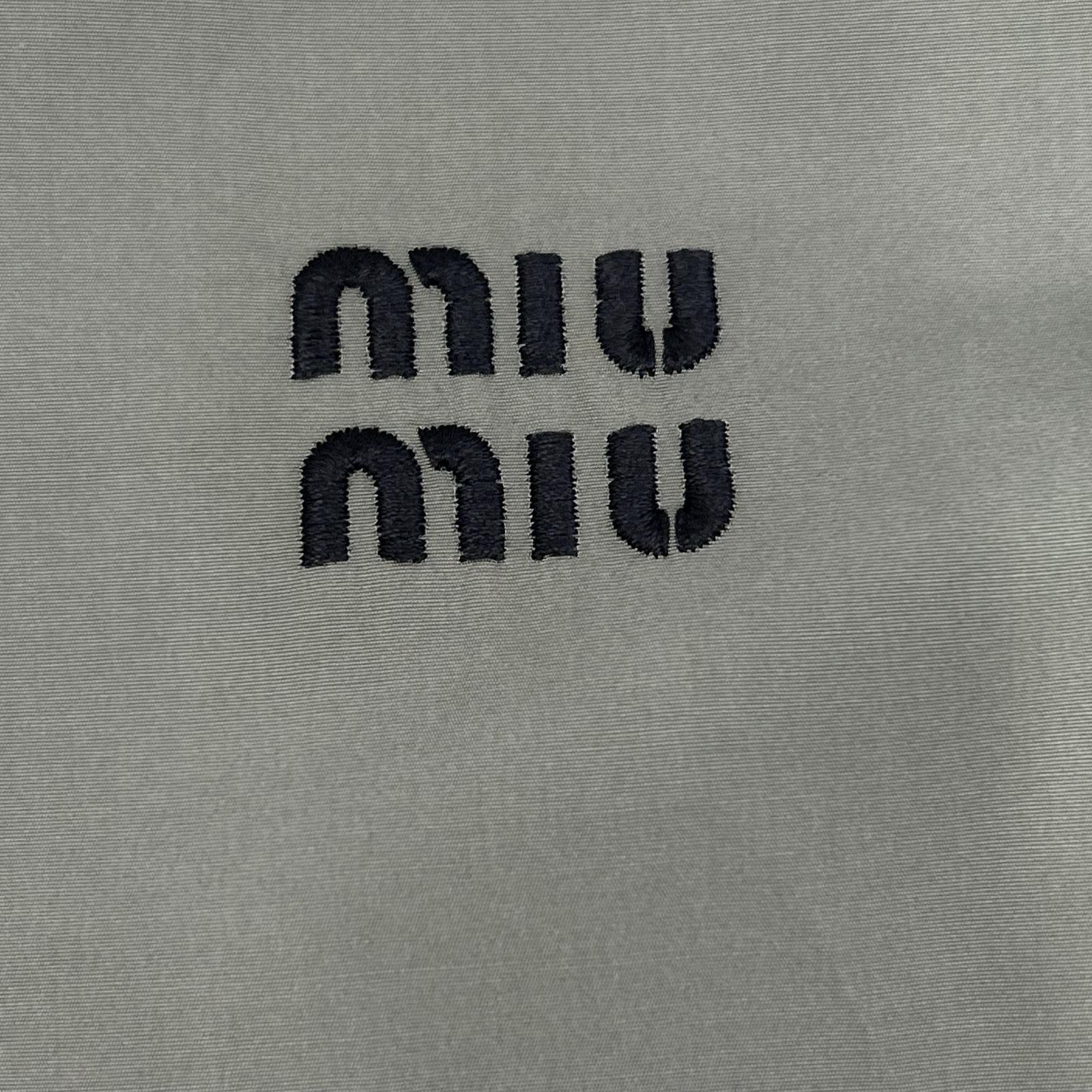 MIUMIU 缪缪 卡其色 22年款 MK1754 棉府绸方领衬衫 上衣