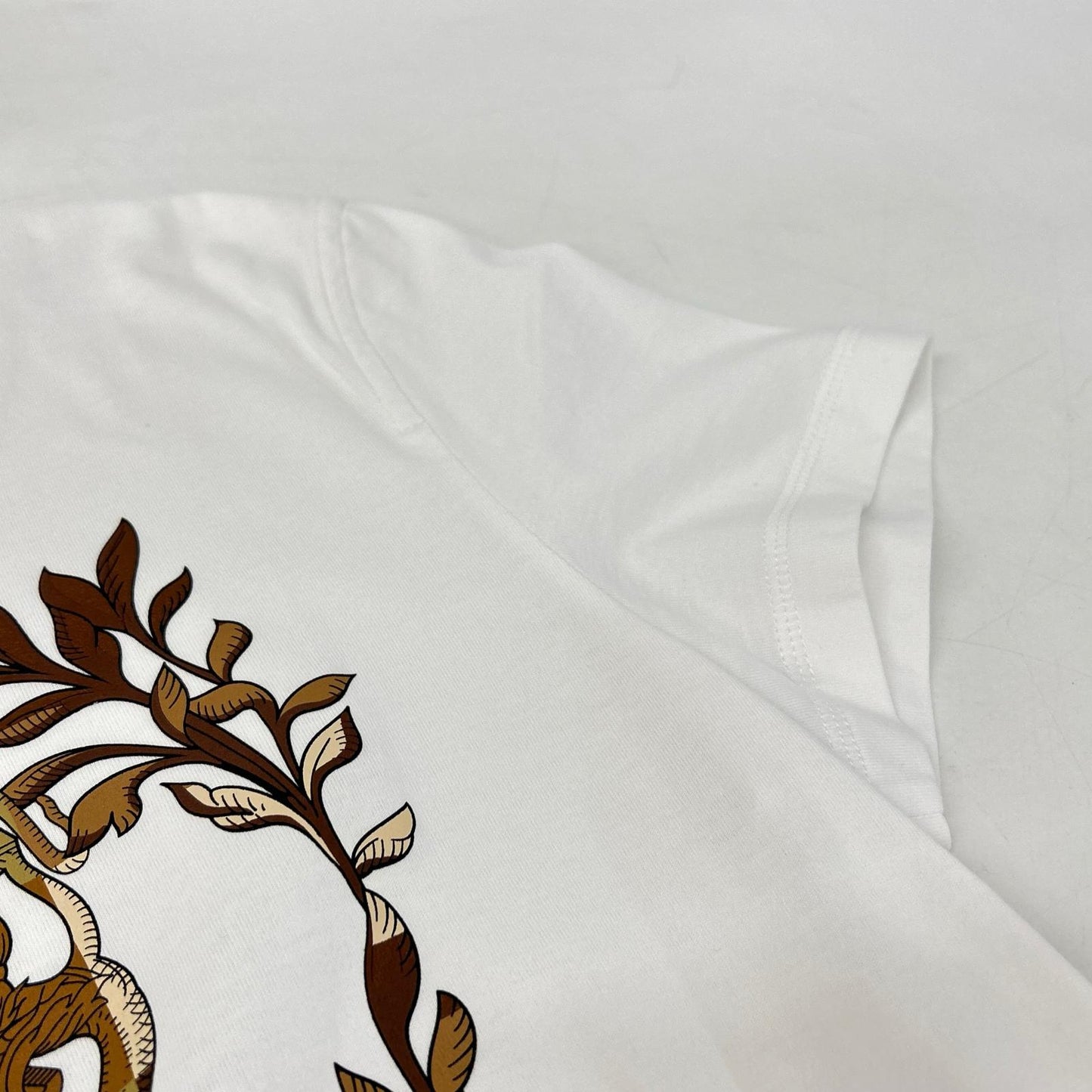 HERMES エルメス ホワイト 24SS カルトゥッシュ デッラ・カヴァッレリア Tシャツ トップス