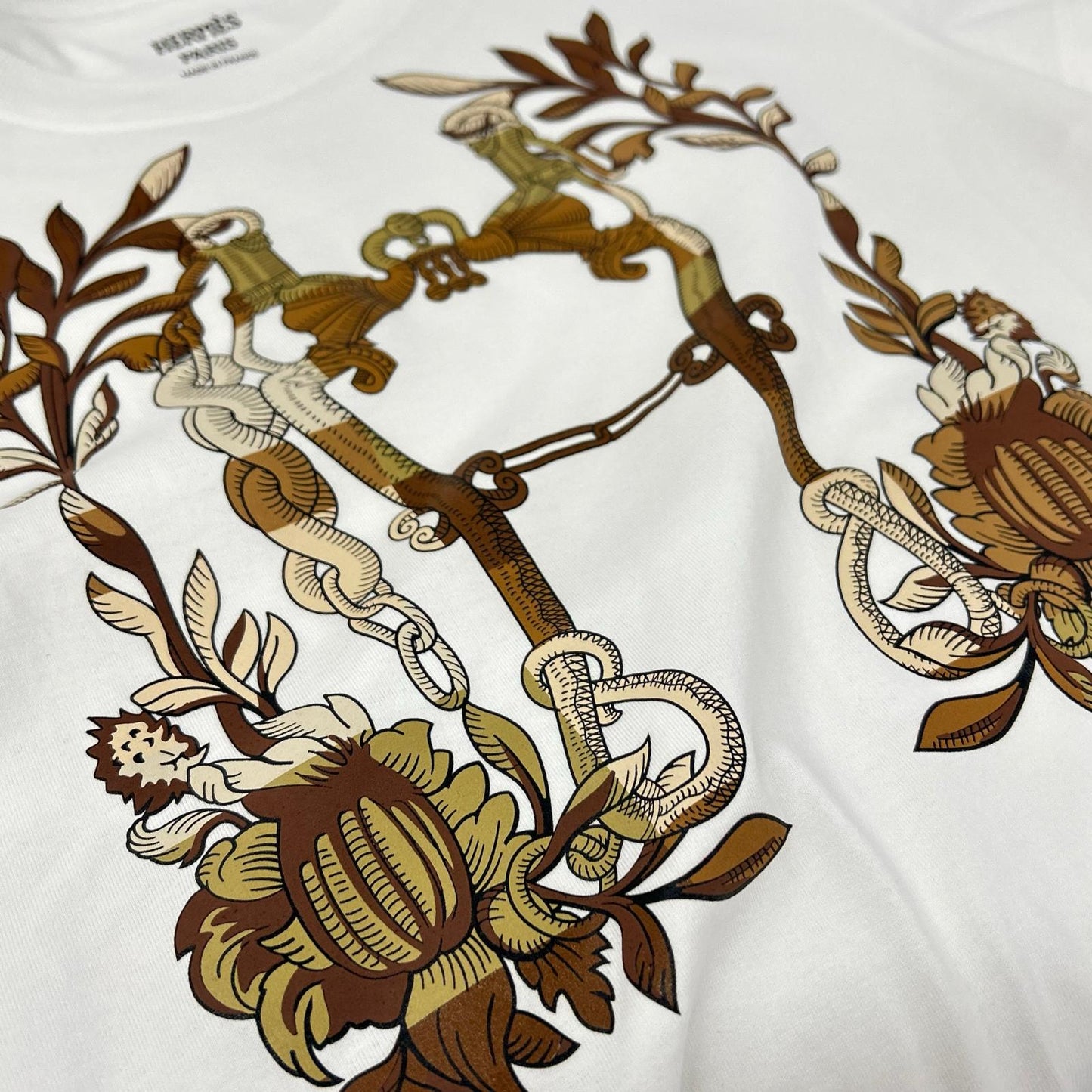 HERMES エルメス ホワイト 24SS カルトゥッシュ デッラ・カヴァッレリア Tシャツ トップス