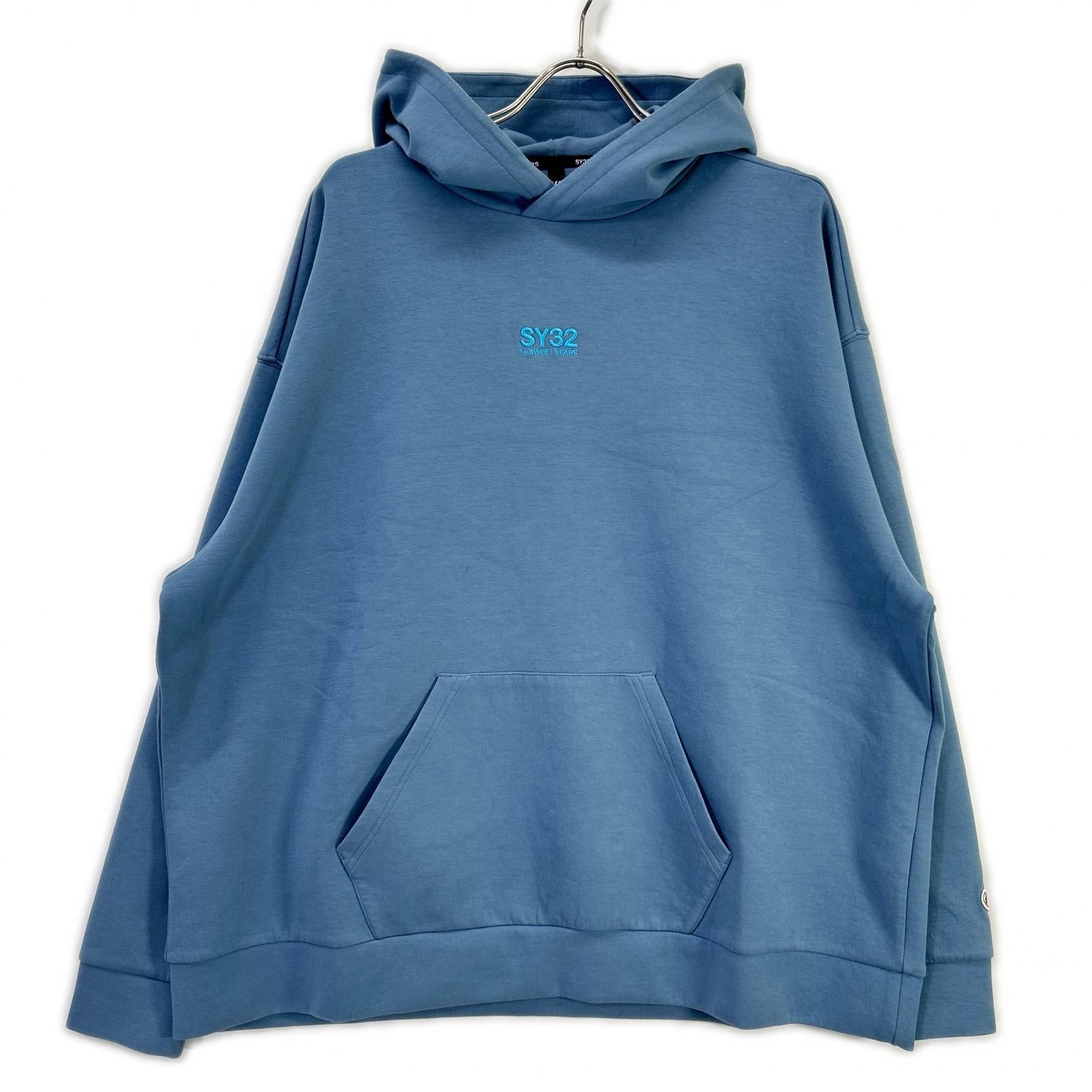 SY32 by SWEET YEARS エスワイサーティトゥーバイスウィートイヤーズ ブルー 15527 EMBROIDERY LOGO WIDE SILHOUETTE フーディ トップス
