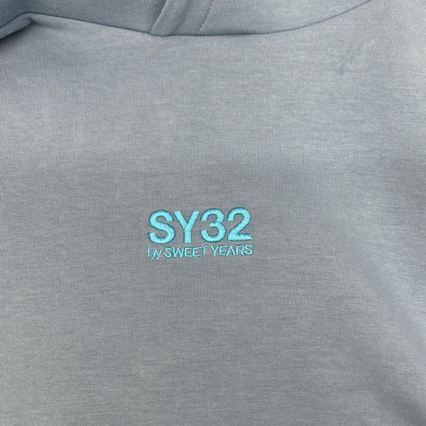 SY32 by SWEET YEARS エスワイサーティトゥーバイスウィートイヤーズ ブルー 15527 EMBROIDERY LOGO WIDE SILHOUETTE フーディ トップス