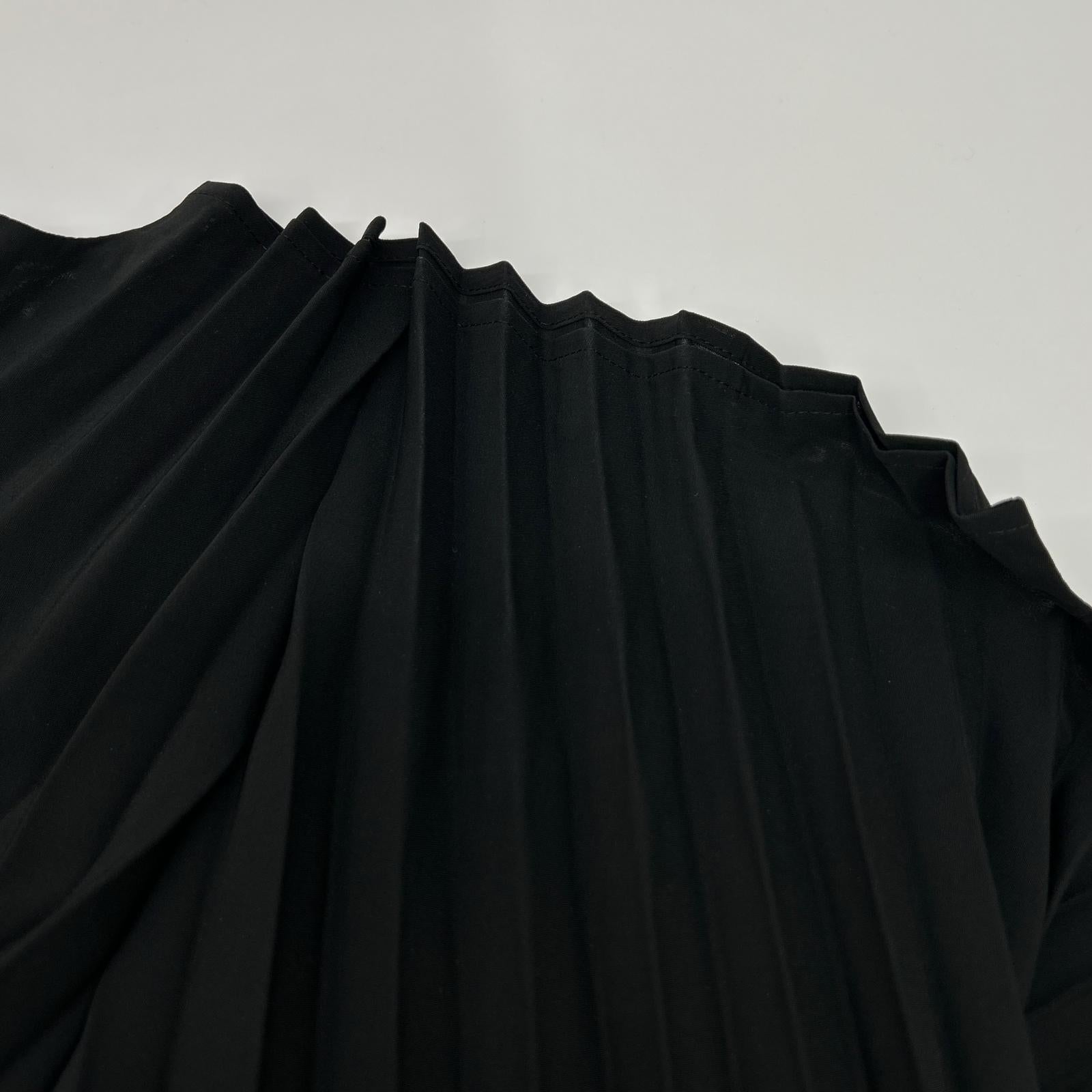 ISSEY MIYAKE イッセイミヤケ ブラック IM53FJ162 WAVE PLEATS Top トップス