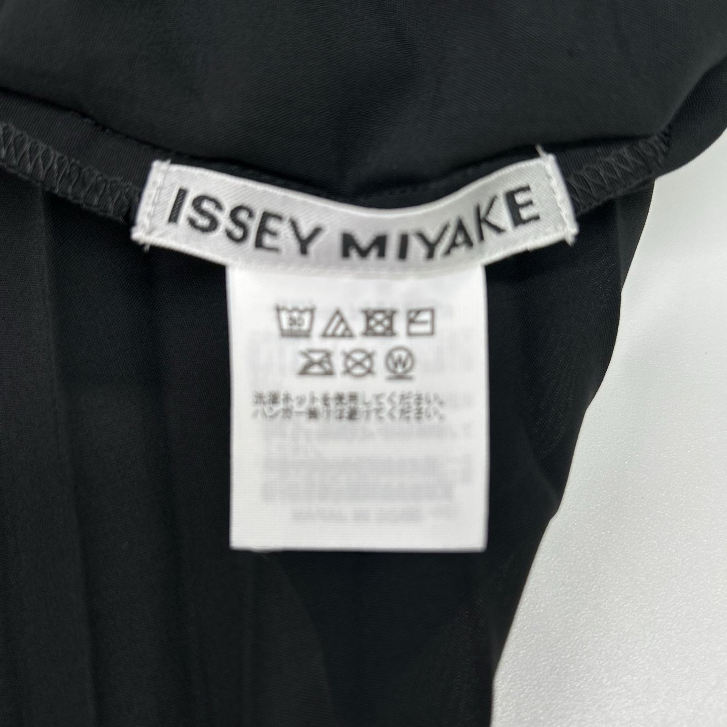 ISSEY MIYAKE イッセイミヤケ ブラック IM53FJ162 WAVE PLEATS Top トップス