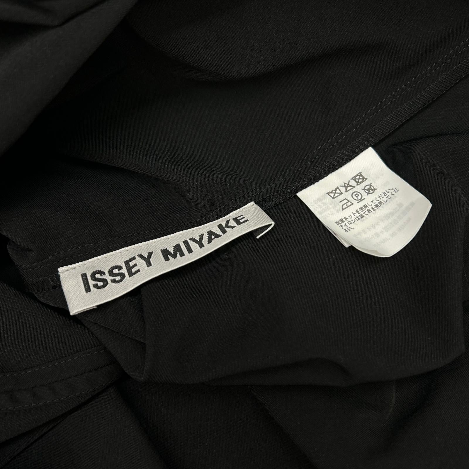 ISSEY MIYAKE イッセイミヤケ ブラック IM61FJ513 TWISTED DRAPE トップス
