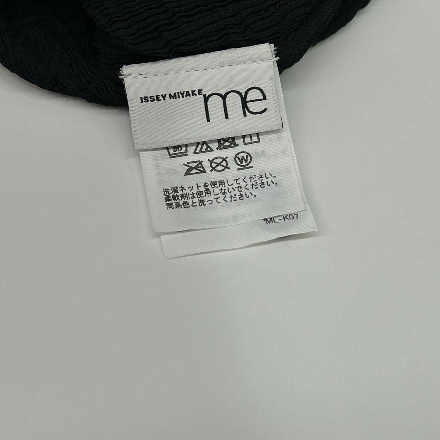 MeISSEYMIYAKE ミーイッセイミヤケ ブラック MI62FM772 SEE-THROUGH CREPE COLOR トップス