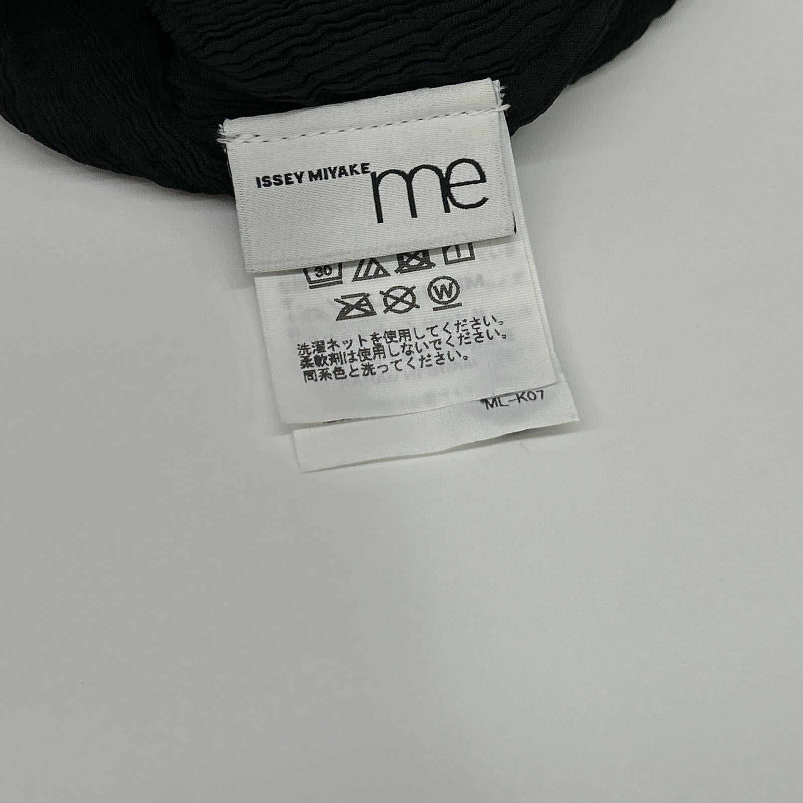 MeISSEYMIYAKE ミーイッセイミヤケ ブラック MI62FM772 SEE-THROUGH CREPE COLOR トップス