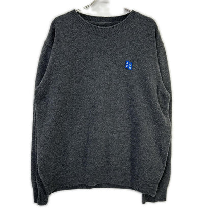ADER error アーダーエラー BMSGFYKT0101CC ダークグレー シグネチャーロゴ クルーネックニット トップス