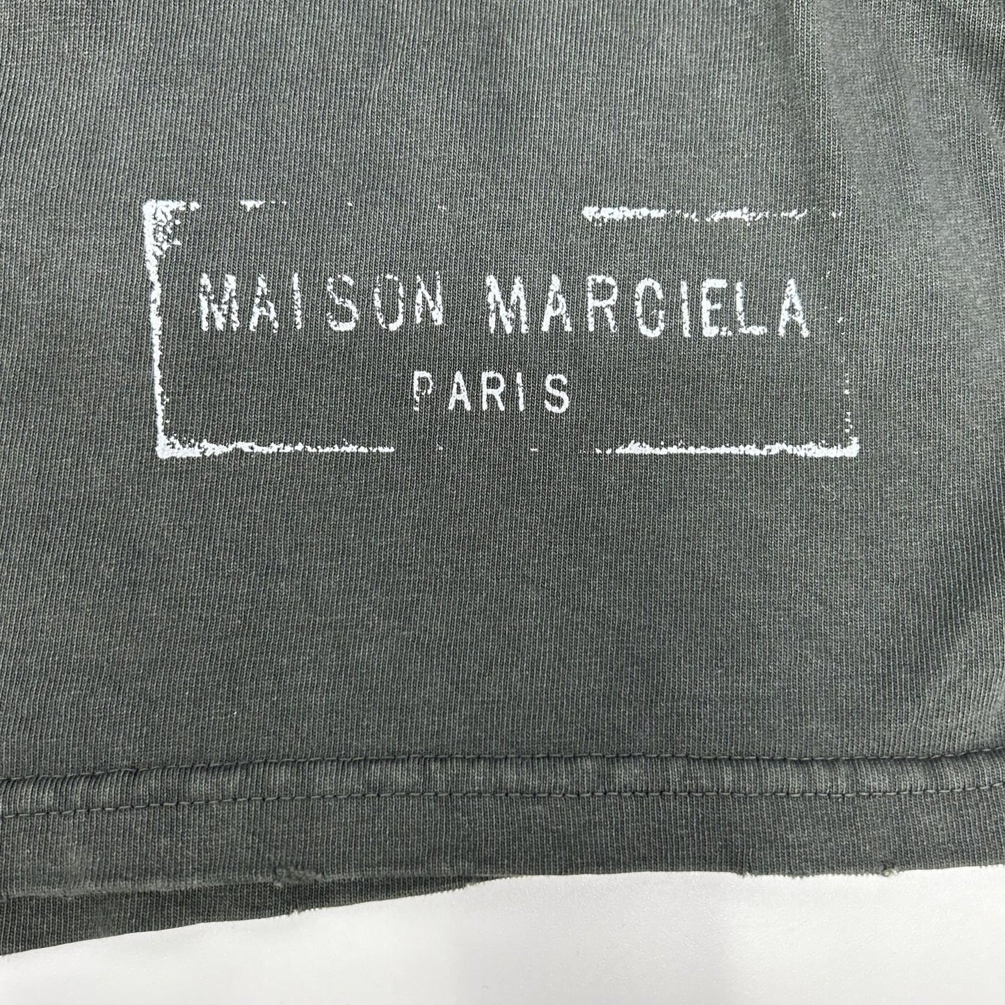 Maison margiela メゾンマルジェラ チャコール S51GC0535 25SS スタンプロゴ ダメージ加工 ロンT トップス