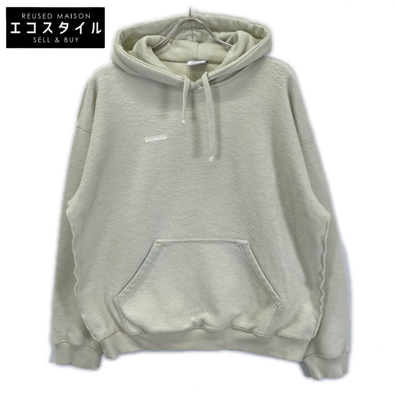 VETEMENTS Vetements WAH19TR107 Off-White Back-Patch Hoodie Top